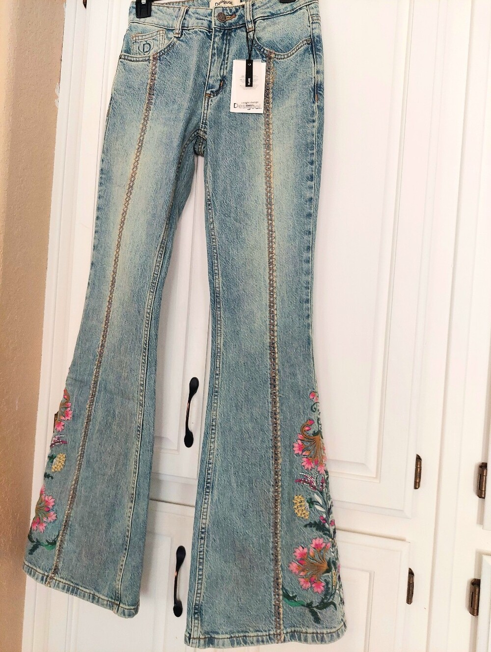 Desigual Jeans With Flower Topstitching SS26 Collection (Size 34/US 2) NWT - Picture 14 of 15